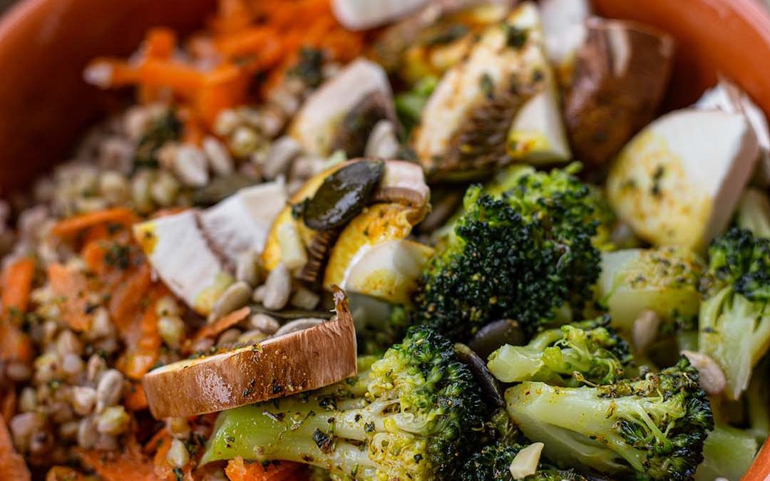 Lauwarmer Broccoli-Salat mit Buchweizen